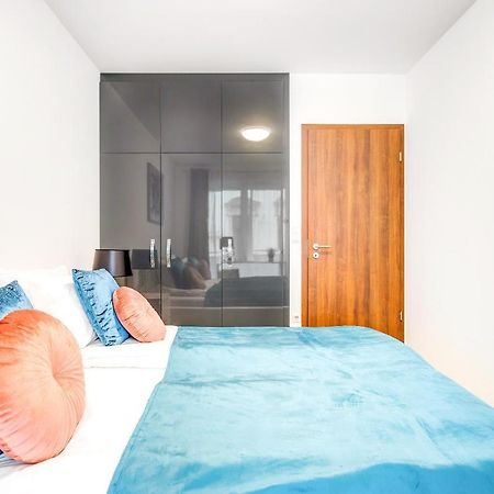 Modern Apartment With Free Garage And Balcony In The Downtown Boedapest Buitenkant foto
