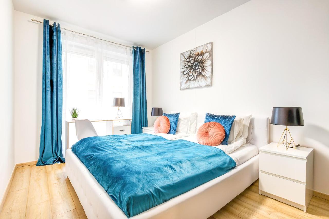 Modern Apartment With Free Garage And Balcony In The Downtown Boedapest Buitenkant foto