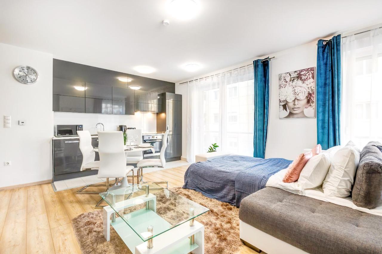Modern Apartment With Free Garage And Balcony In The Downtown Boedapest Buitenkant foto