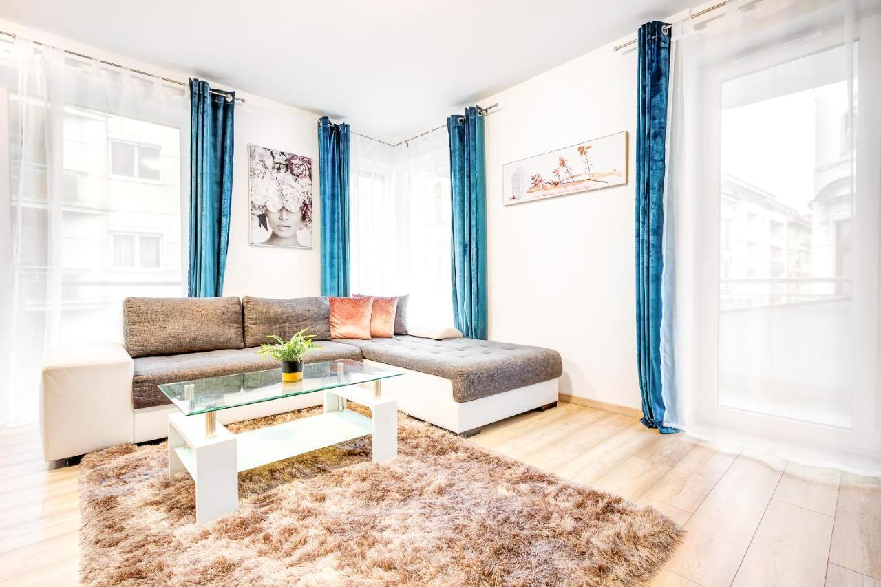 Modern Apartment With Free Garage And Balcony In The Downtown Boedapest Buitenkant foto