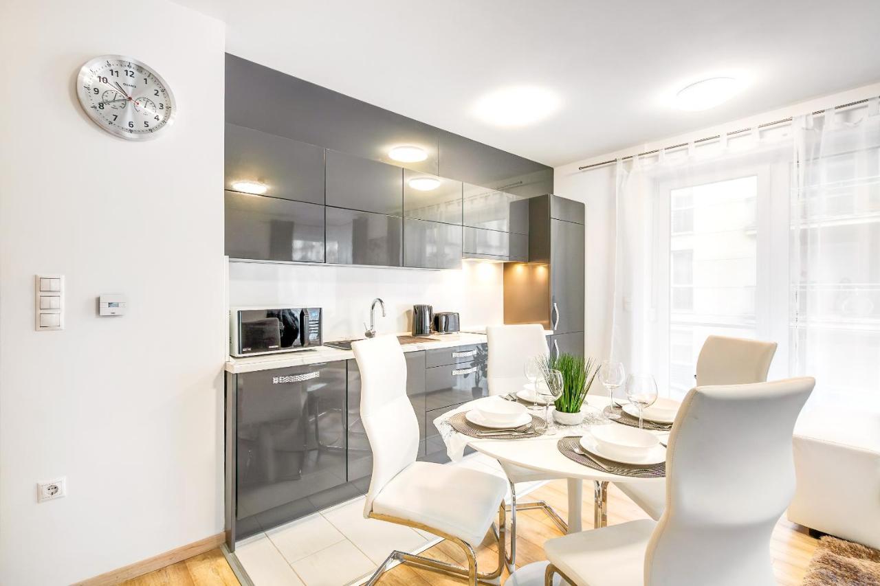 Modern Apartment With Free Garage And Balcony In The Downtown Boedapest Buitenkant foto