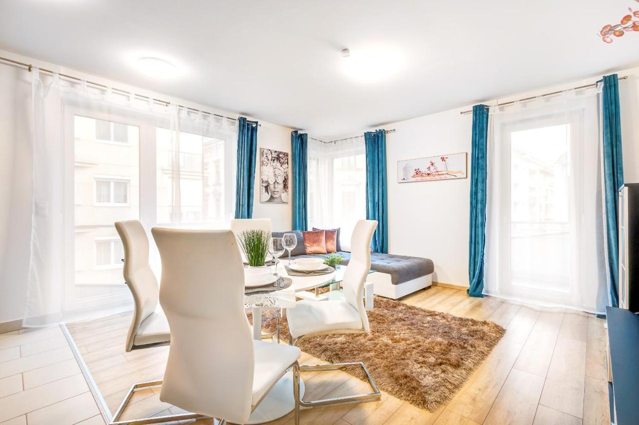 Modern Apartment With Free Garage And Balcony In The Downtown Boedapest Buitenkant foto