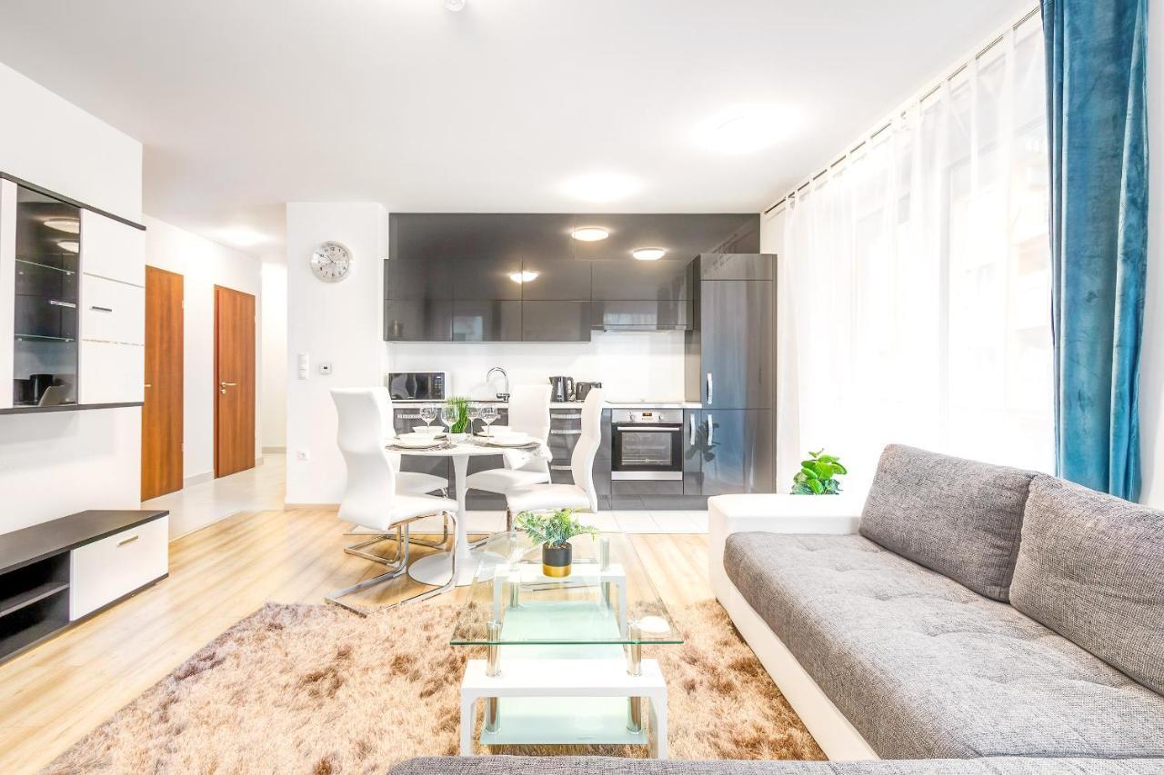 Modern Apartment With Free Garage And Balcony In The Downtown Boedapest Buitenkant foto