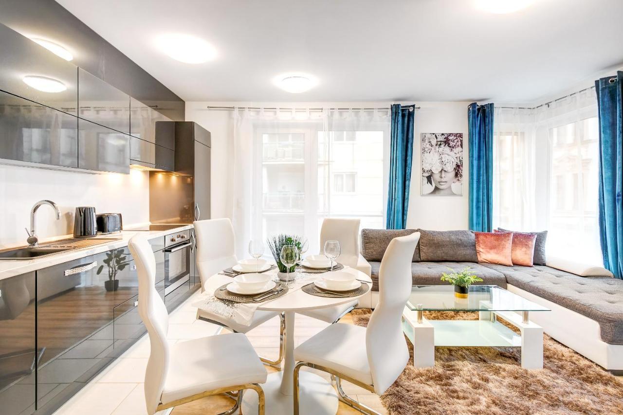 Modern Apartment With Free Garage And Balcony In The Downtown Boedapest Buitenkant foto