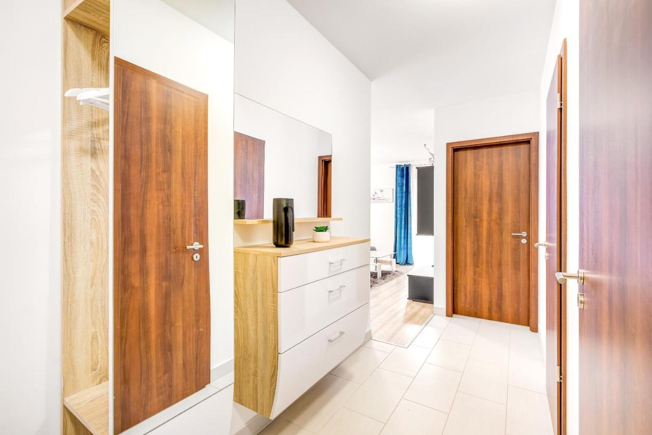 Modern Apartment With Free Garage And Balcony In The Downtown Boedapest Buitenkant foto