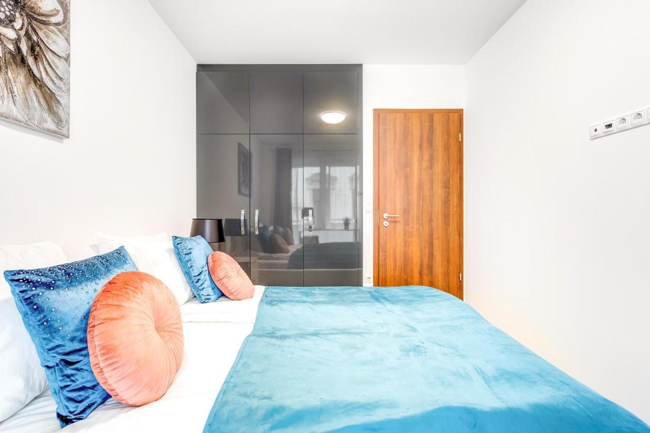 Modern Apartment With Free Garage And Balcony In The Downtown Boedapest Buitenkant foto
