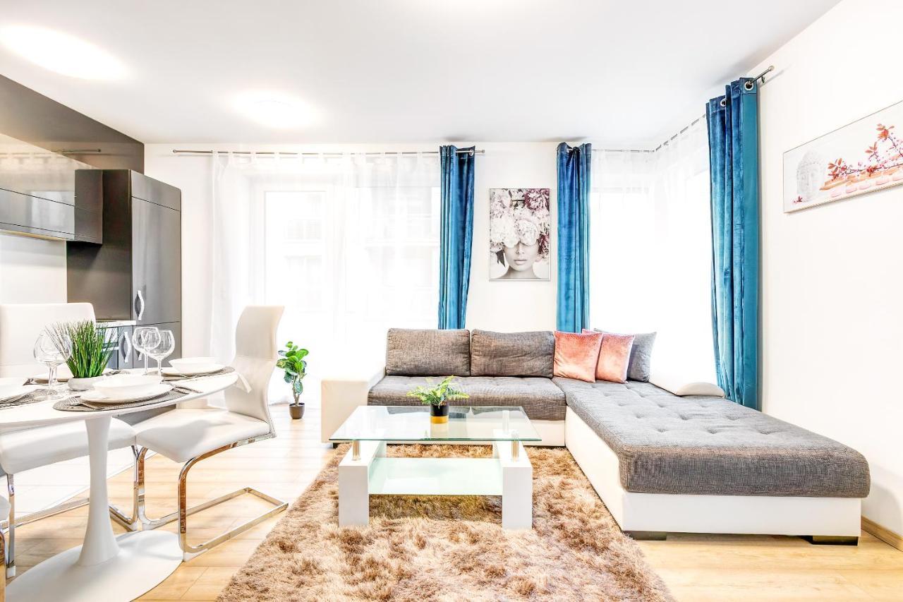 Modern Apartment With Free Garage And Balcony In The Downtown Boedapest Buitenkant foto