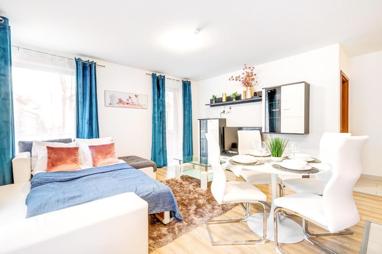 Modern Apartment With Free Garage And Balcony In The Downtown Boedapest Buitenkant foto