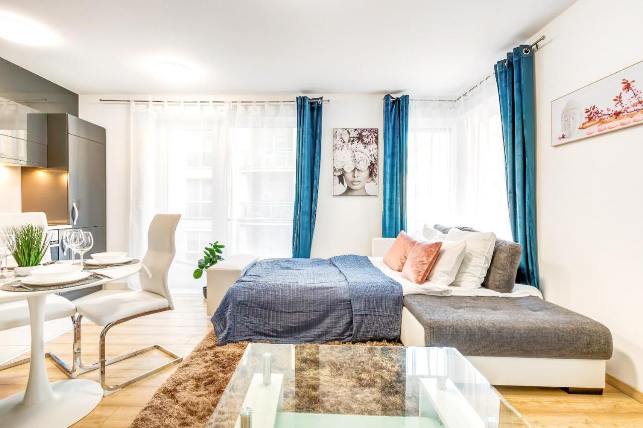 Modern Apartment With Free Garage And Balcony In The Downtown Boedapest Buitenkant foto