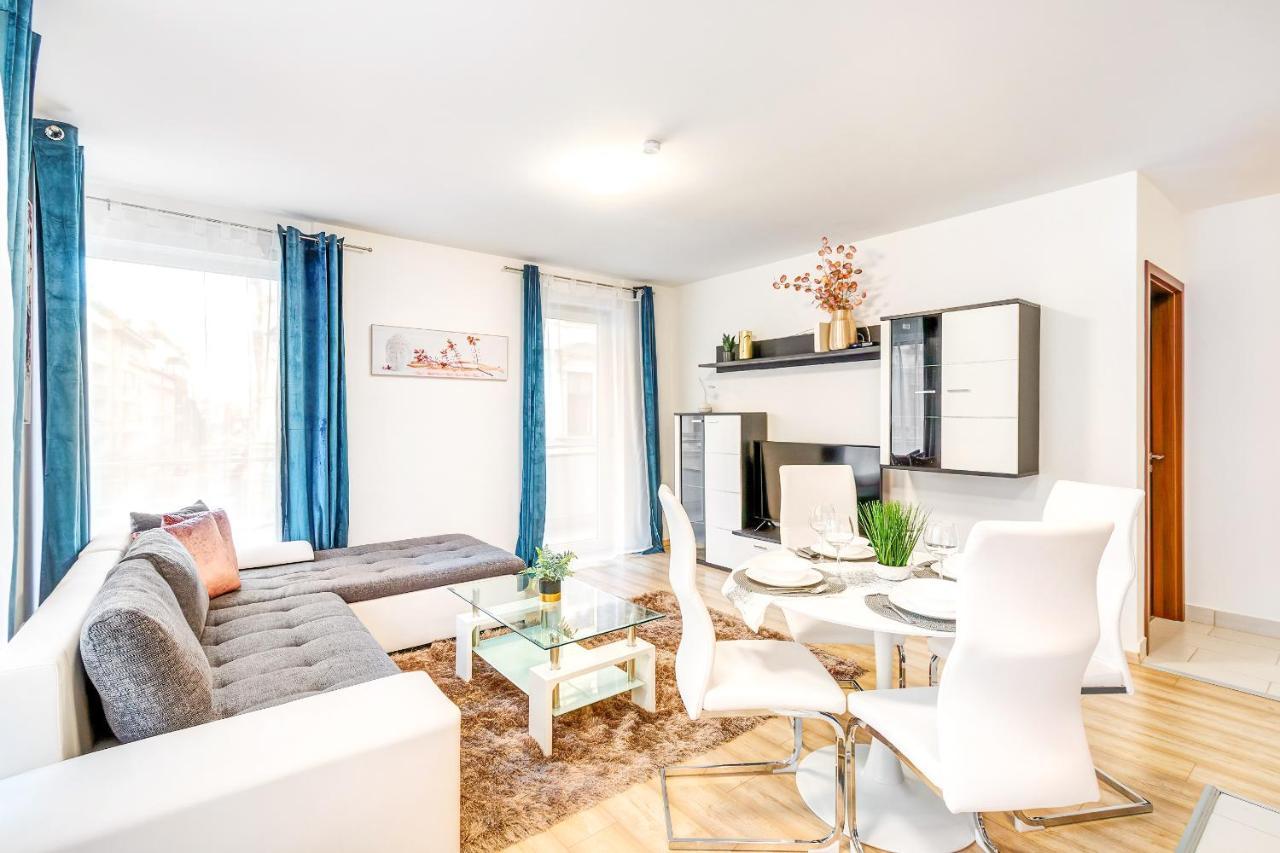 Modern Apartment With Free Garage And Balcony In The Downtown Boedapest Buitenkant foto
