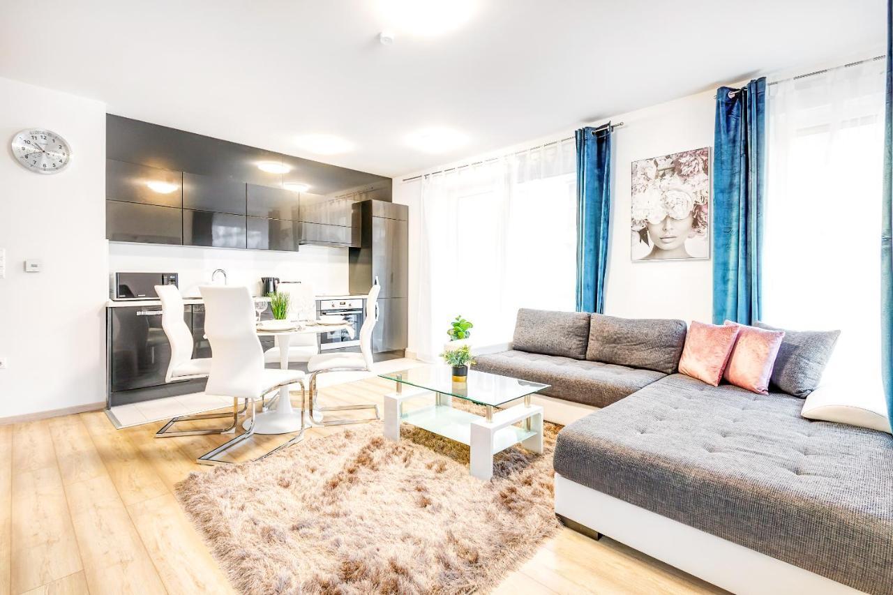 Modern Apartment With Free Garage And Balcony In The Downtown Boedapest Buitenkant foto